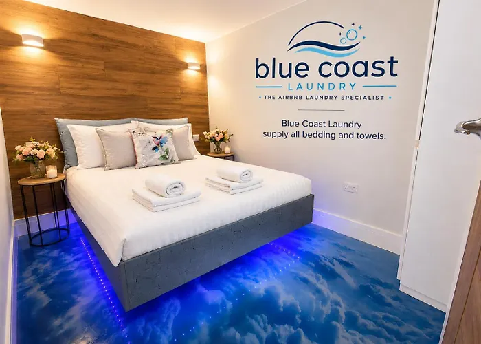 Coastline Retreats - Cloud9: Luxury Garden Flat with Modern Amenities